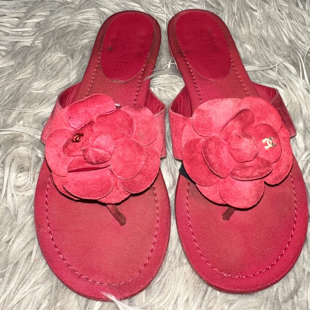 Chanel woman’s thong sandal